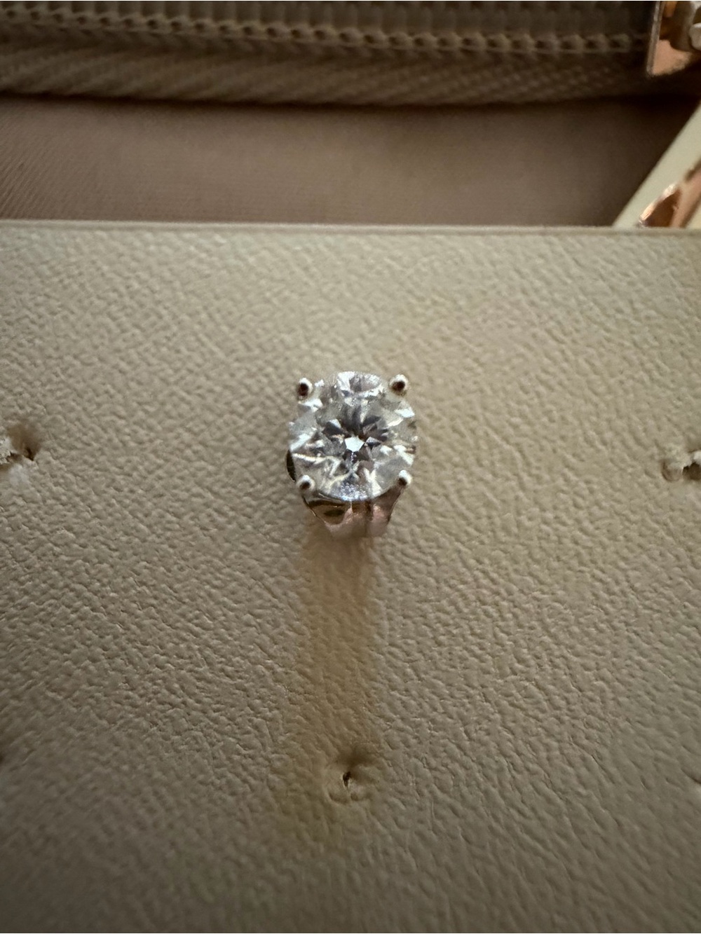 Single White Gold 14k diamond earring 1/4 carat, 4.5mm - Picture 5 of 5